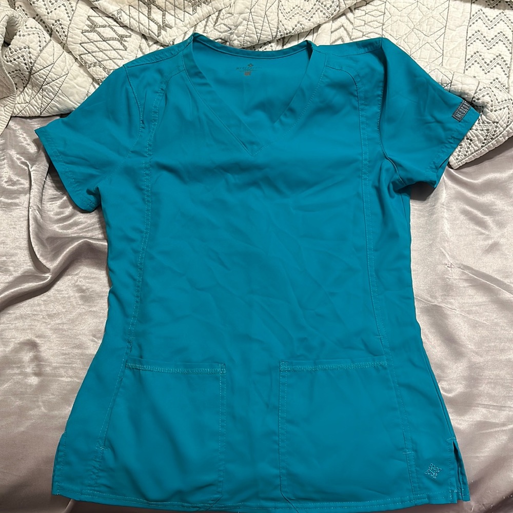 Medcouture scrub top